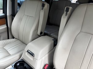 Land Rover Discovery 5.0 V8 Petrol TO HSE Luxury SPEC