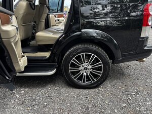 Land Rover Discovery 5.0 V8 Petrol TO HSE Luxury SPEC