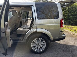 Land Rover Discovery TO HSE Luxury SPEC