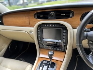 Jaguar XJ XJR Portfolio