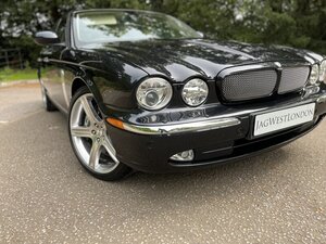 Jaguar XJ XJR Portfolio