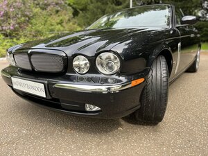 Jaguar XJ XJR Portfolio