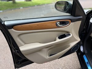 Jaguar XJ XJR Portfolio