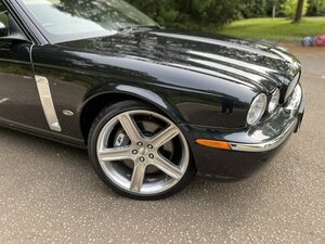 Jaguar XJ XJR Portfolio