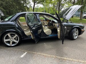Jaguar XJ XJR Portfolio
