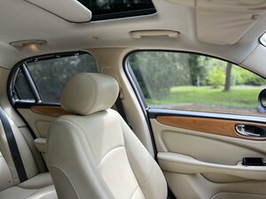Jaguar XJ XJR Portfolio