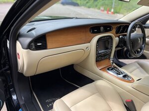 Jaguar XJ XJR Portfolio