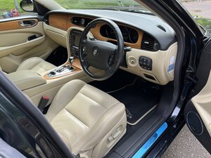 Jaguar XJ XJR Portfolio