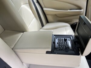 Jaguar XJ XJR Portfolio