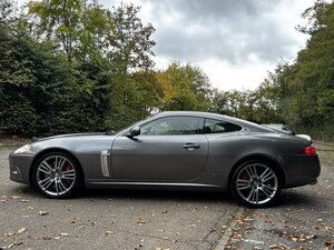 Jaguar XKR Portfolio 4.2
