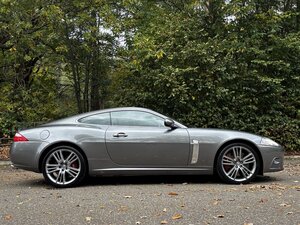 Jaguar XKR Portfolio 4.2