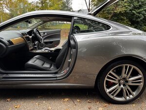 Jaguar XKR Portfolio 4.2