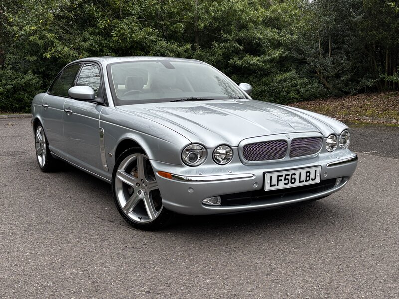 Jaguar XJR Portfolio 4.2