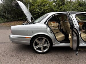 Jaguar XJR Portfolio 4.2