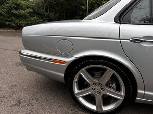 Jaguar XJR Portfolio 4.2