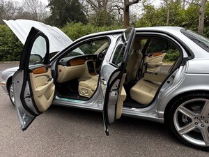 Jaguar XJR Portfolio 4.2