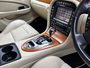 Jaguar XJR Portfolio 4.2