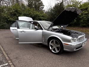 Jaguar XJR Portfolio 4.2