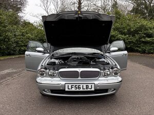 Jaguar XJR Portfolio 4.2