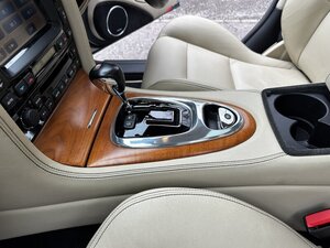 Jaguar XJR Portfolio 4.2