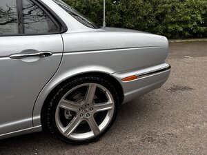 Jaguar XJR Portfolio 4.2