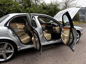 Jaguar XJR Portfolio 4.2