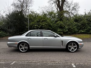 Jaguar XJR Portfolio 4.2