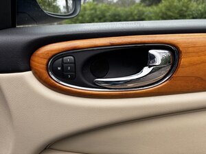 Jaguar XJR Portfolio 4.2