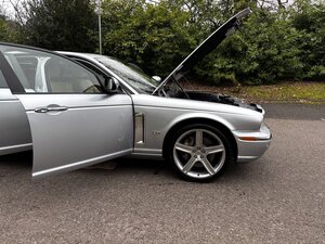 Jaguar XJR Portfolio 4.2