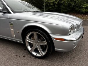 Jaguar XJR Portfolio 4.2