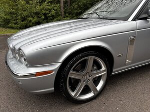 Jaguar XJR Portfolio 4.2