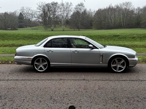 Jaguar XJR Portfolio 4.2
