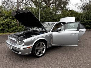 Jaguar XJR Portfolio 4.2