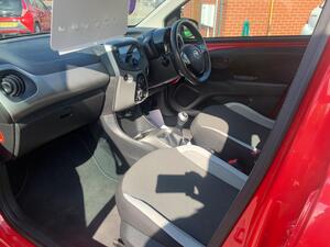Toyota AYGO 1.0 VVT-i x-play Euro 5 5dr Euro 5