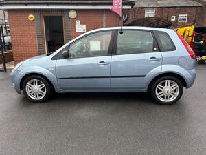 Ford Fiesta 1.6 GHIA 5dr
