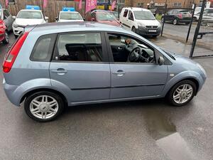 Ford Fiesta 1.6 GHIA 5dr