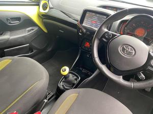 Toyota AYGO 1.0 VVT-i x-cite 3 Yellow Bi-Tone Euro 6 5dr