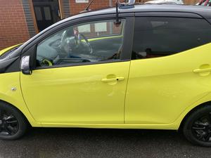 Toyota AYGO 1.0 VVT-i x-cite 3 Yellow Bi-Tone Euro 6 5dr