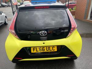 Toyota AYGO 1.0 VVT-i x-cite 3 Yellow Bi-Tone Euro 6 5dr