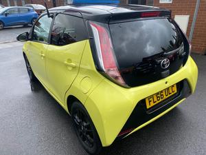 Toyota AYGO 1.0 VVT-i x-cite 3 Yellow Bi-Tone Euro 6 5dr