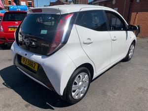 Toyota AYGO 1.0 VVT-i x-play Euro 5 5dr Euro 5