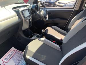 Toyota AYGO 1.0 VVT-i x-play Euro 5 5dr Euro 5