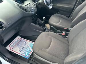 Ford Transit Courier 1.5 TDCI L1 H1 6dr