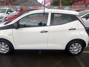 Toyota AYGO 1.0 VVT-i X EURO 5 5dr EURO 5