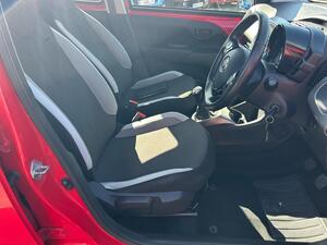 Toyota AYGO 1.0 VVT-i x-play EURO 5 5dr EURO 5