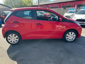 Toyota AYGO 1.0 VVT-i x-play EURO 5 5dr EURO 5
