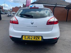 Renault Megane 1.6 16V Dynamique TomTom Euro 5 5dr