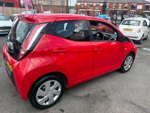 Toyota AYGO 1.0 VVT-i x-play Euro 6 5dr