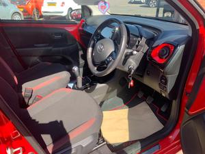 Toyota AYGO 1.0 VVT-i x-cite 4 Red Bi-Tone Euro 6 5dr