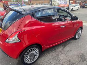 Chrysler Ypsilon 1.2 Black&Red Euro 5 (s/s) 5dr